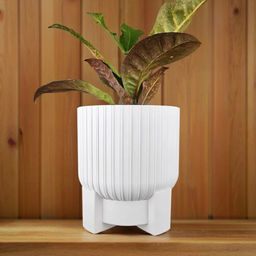 Горшок для цветов пластмассовый "Торин" 3,3л, д17,5см, h17,8см, с поддоном, белый (Россия)