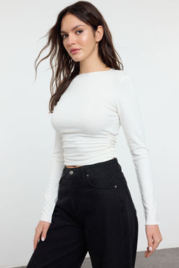 Ekru Viskon/Yumusak Kumasl? Fitted Buzgu/Drape Detayl? Kay?k Yaka Esnek Orme Bluz TWOAW25BZ00225