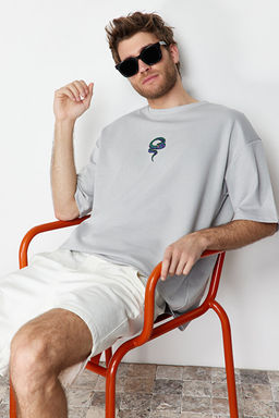 Gri Oversize/Geni_ Kesim Y_lan Nak__l_ Kal_n _nterlok T-Shirt TMNSS24TS00018
