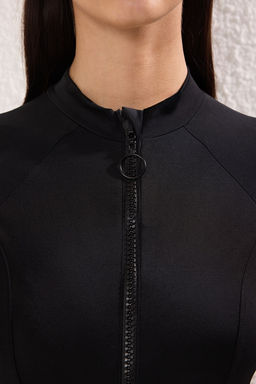 TRENDYOLMILLA Siyah Fermuarl? K?sa Kollu Regular Sorf Mayosu TBESS25MA00110  фото 4