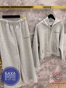 костюм с капюшоном и кофтой