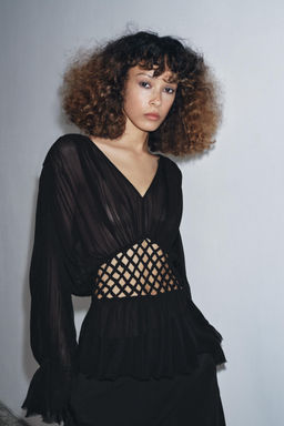 V-NECK MACRAM_ BLOUSE ZW COLLECTION - Zara фото 5
