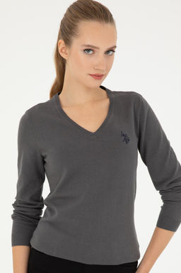Женский базовый свитер антрацитового цвета с v-образным вырезом Неожиданная скидка в корзине - U.s. polo assn фото 3