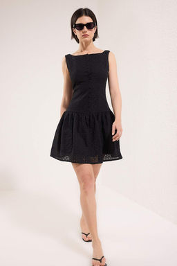 TRENDYOLMILLA Limited Edition Beyaz Etegi Belden Ac?lan Dugme Detayl? Brode Mini Dokuma Elbise TWOSS25EL00521 фото 7