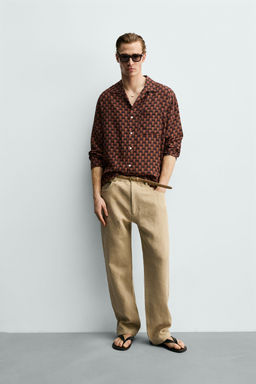 CAMISA FLUIDA ESTAMPADO GEOM?TRICO / NEGRO/NARANJA