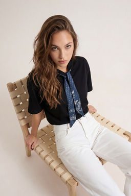 Siyah Oversize/Genis Kal?p Fular Detayl? Uzun 30/2 Penye Suprem Orme T-Shirt TWOSS26TS00057