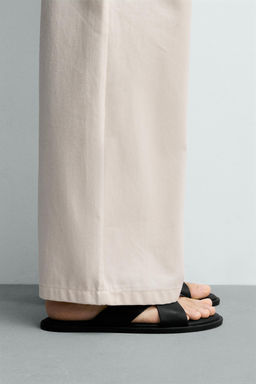 SANDALIA CRUZADA / Negro