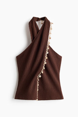 Top halter con detalles decorativos