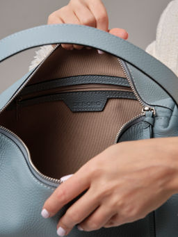 Сумка кожаная на плечо Deboro 30963 серое небо