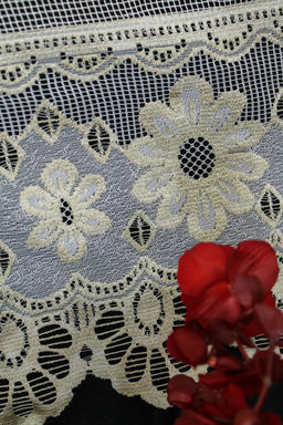 Готовые шторы арт. 12080/300/250/ламбр,тюль из благородной сетки с кружевом по низу, с ламбрекеном, цвет КРЕМ, шир. 300 см, выс. 250 см, на универсальной шторной ленте.