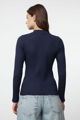 Trendyolmilla Siyah Dik Yaka Fitilli Esnek Fitted/Vucuda Oturan Orme Bluz TWOAW20BZ0200 фото 15