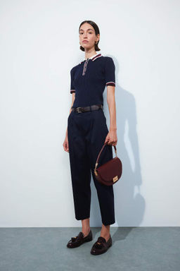 Укороченные брюки с карманами-морковками и высокой талией