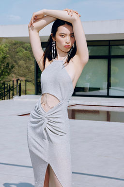 Trendyolmilla X Zeynep Tosun Gri Vucuda Oturan Astarl? Zincir Detayl? Abiye & Mezuniyet Elbisesi TCLSS23AE00000 фото 3