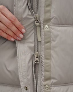 Пальто зимнее утепленное с капюшоном женское бежевого цвета 7618B