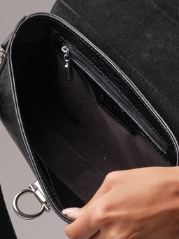 Кожаная сумка кросс-боди Azaro 31049 черный соло