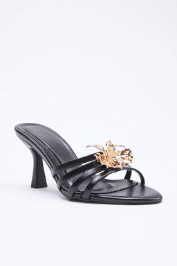 Siyah Aksesuarl? 7,5 cm Kad?n Klasik Topuklu Ayakkab? TAKSS26TO00060