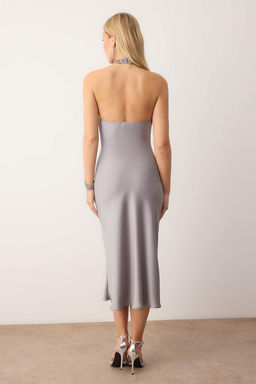 Gri Tas Aksesuar Detayl? Dokuma Saten Midi Astars?z S?k/Gece Elbise TPRAW26EL00142 - Trendyolmilla фото 4