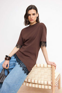 Kahverengi Regular/Normal Kal?p Dantelli Dusuk Kol K?sa Kollu Soft Touch Orme T-Shirt TWOSS26TS00196