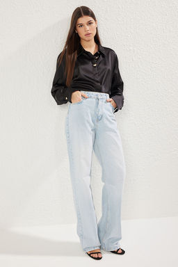 TRENDYOLMILLA Mavi Soluk Efekt Vintage Dusuk Bel Wide Leg Jeans TWOSS24JE00032