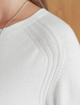 D39.350 Джемпер женский натуральный белый