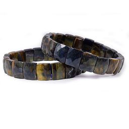 Браслет из камня Соколиный глаз дарует мощную, зеркальную защиту от порчи владельца и его дома