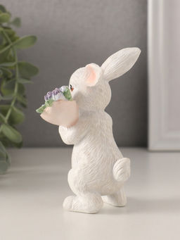 Фигурка полистоун Белый кролик с букетом тюльпанов, 7?6?11.5 см
