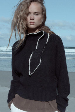 KNIT BOW SWEATER VEST