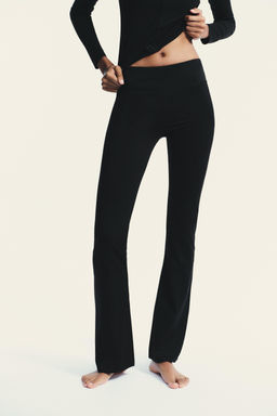 SEAMLESS POLYAMIDE FLARE TROUSERS - Zara фото 2