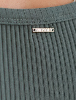 Топ из трикотажа в широкий рубчик