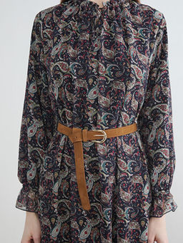 Dik Yaka Desenli Kemerli ?ifon Elbise