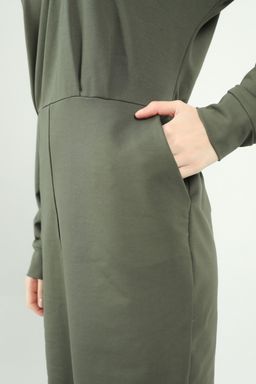 Стильное платье модного силуэта из мягкого шелковистого футера 302L3-22 хаки - Solo mio фото 5