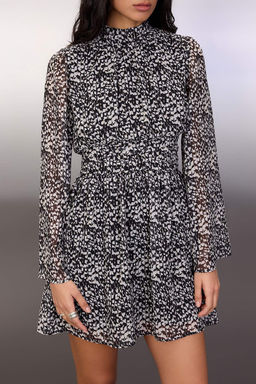 Siyah Geometrik Desenli Etegi Belden Ac?lan Sifon K?sa / Mini Dokuma Elbise TWOAW26EL00300