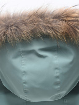 Парка зимняя мужская с капюшоном и мехом енот зеленого цвета 9537-1Z - Valianly фото 6