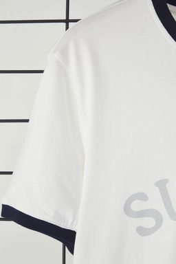 Ekru Regular/Normal Kesim Kol Detayl? Bask?l? %100 Pamuk T-Shirt TMNSS25TS00034