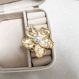 61935350 Брошь на магните