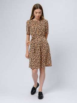 Платье длины миди цвета мокко с принтом и короткими рукавами - 1001dress фото 2