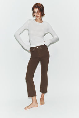JEANS TRF CROPPED FLARE TIRO ALTO / Marr?n