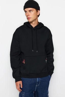 TRENDYOL MAN Siyah Oversize/Genis Kesim Kapusonlu Cepli Y?lbas? Temal? Sweatshirt TMNAW23SW00110 - Trendyolmilla фото 2