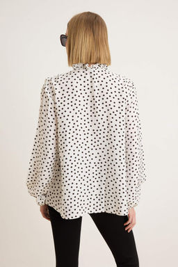 Beyaz Puantiyeli F?rf?r Detayl? Dokuma Gomlek TWOSS26GO00130 - Trendyolmilla фото 4