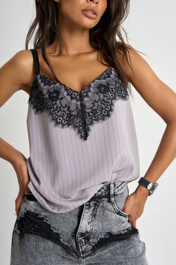 Топ в полоску с кружевной вставкой тауп