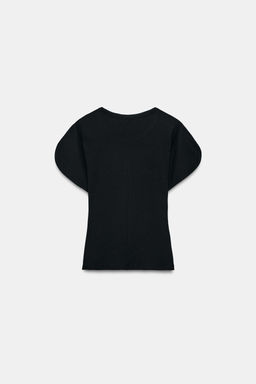 CAMISETA MANGA ABULLONADA / Negro