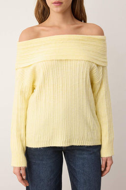 Sar? Yumusak Dokulu Carmen Yaka Triko Kazak TWOAW25KZ00076