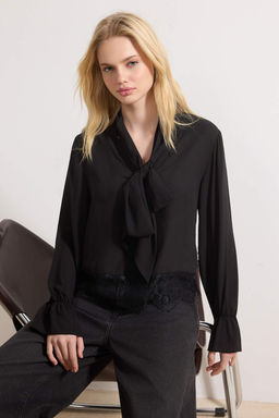 Siyah Fular ve Dantel Detayl? S?k Dokuma Bluz TWOSS26BZ00214