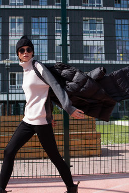 Свитер вязаный прямой двухцветный серо-белый