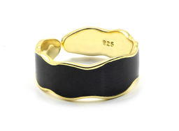 Кольцо модное с эмалью черной, золотистое Радуга камня