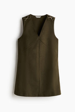 Vestido con detalle de metal