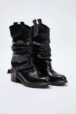 Siyah K?r?s?k Cilt Toka Detayl? Koruklu Blok Topuklu Kad?n Cizme TAKAW26BO00084