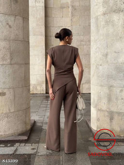 Женский костюм (блузка и штаны)