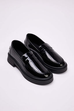 Siyah Rugan Dikis Detayl? Kad?n Loafer Ayakkab? TAKAW26LA00006