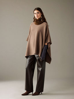 Standart Fit Kad?n Deri G?r?n?ml? Pantolon